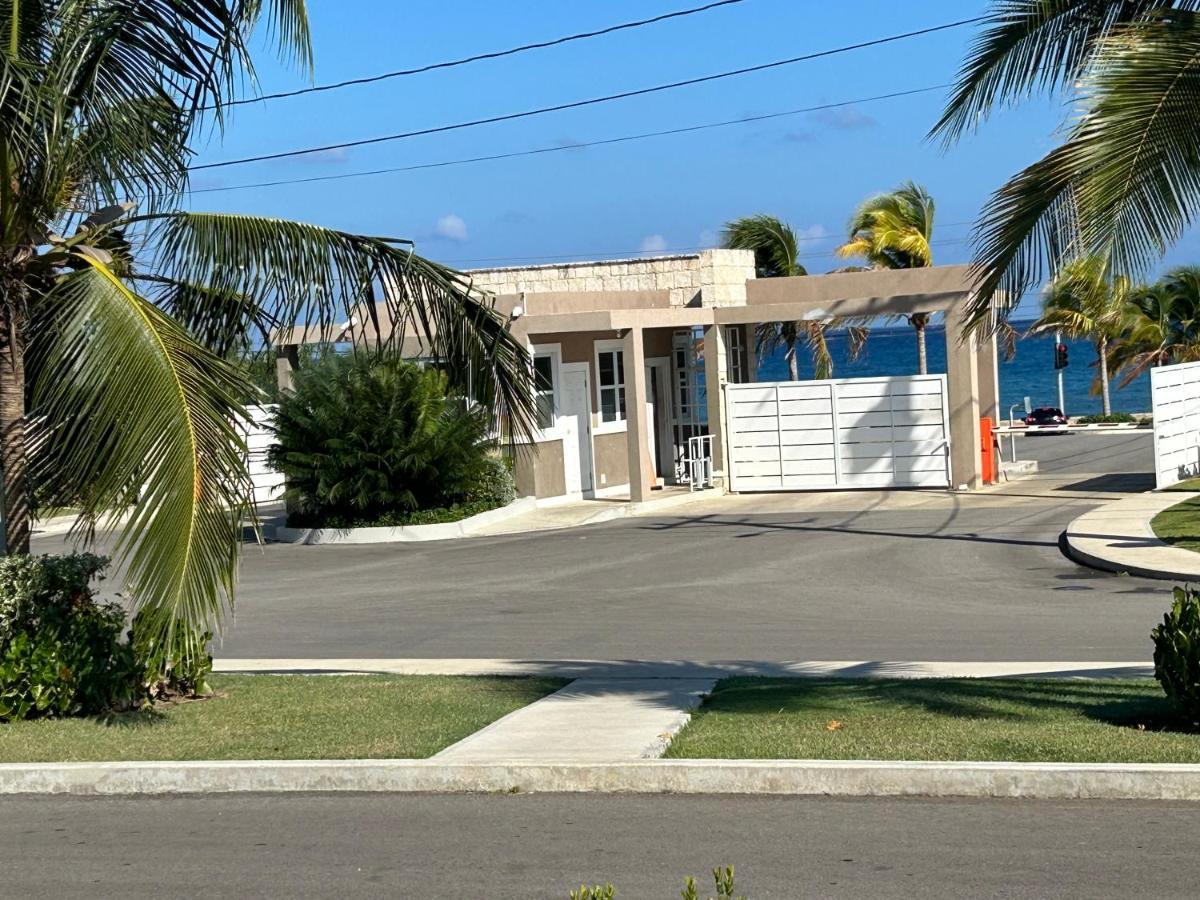 Seamist Villa @Oceanpointe Lucea Comfy 2Br W/Pool Gym & Parking Exterior foto